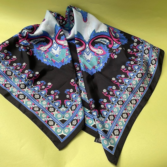 New vintage multicolored Nicole Miller large silk scarf